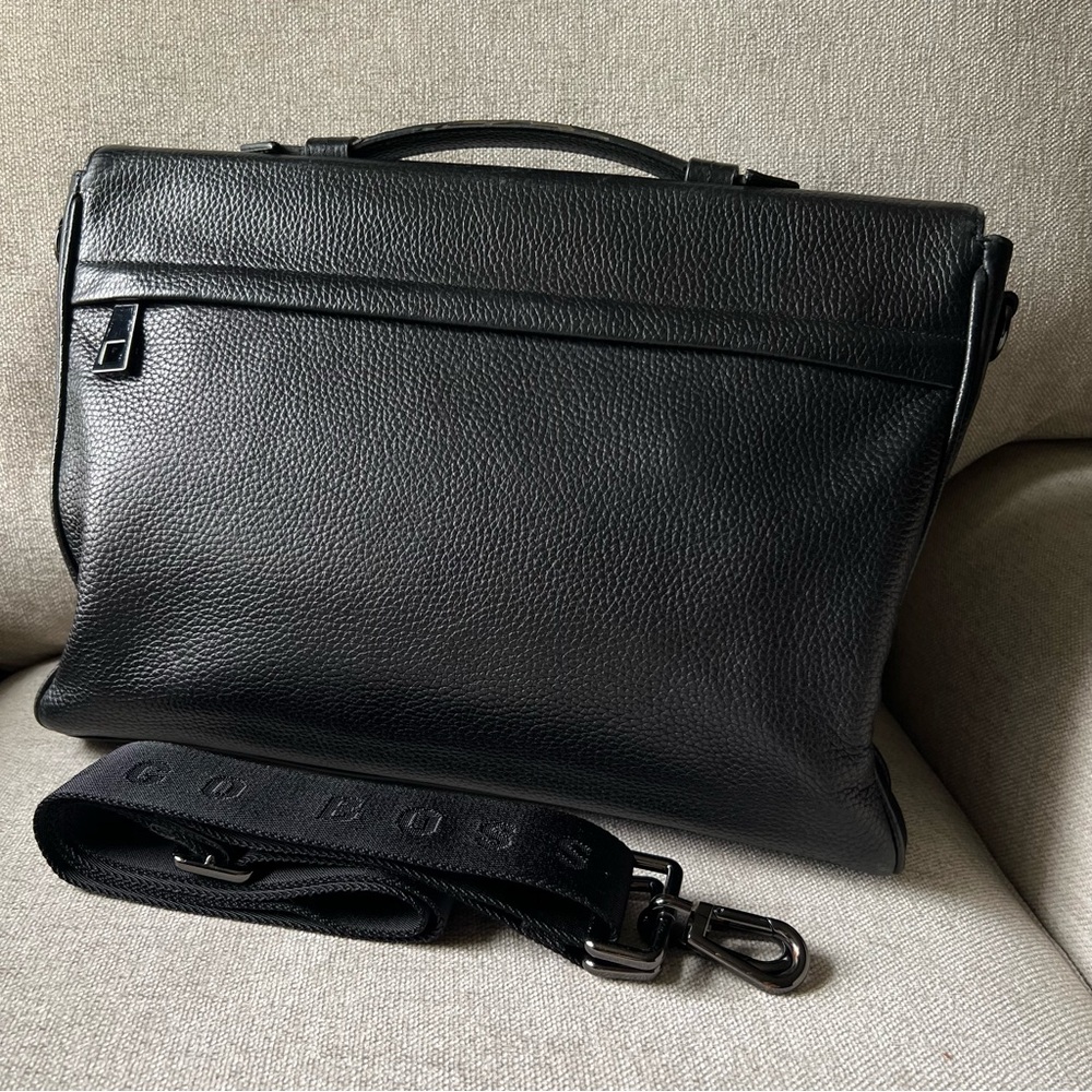 HUGO BOSS Black Leather Messenger Laptop Men's Bag - Picture 2 of 16